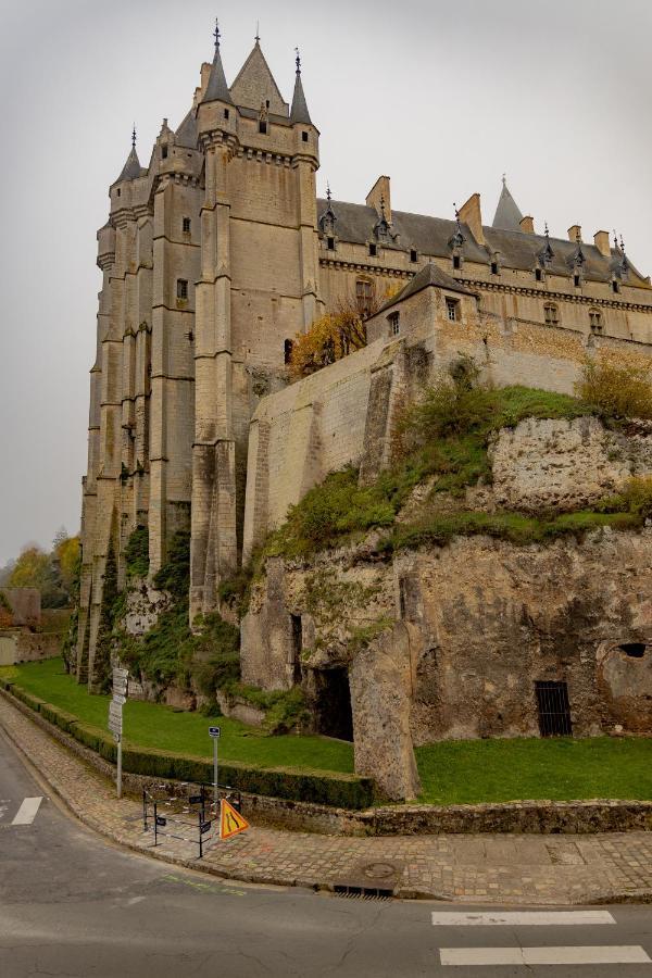 Maison Au Pied Du Chateau Châteaudun Exterior foto
